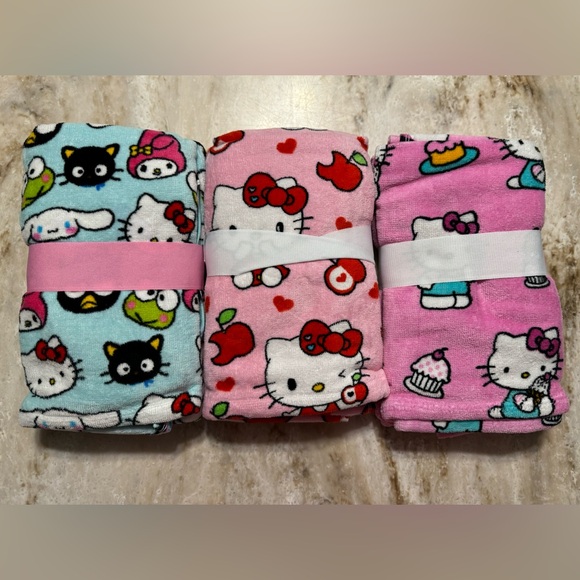 Set of 3 Hello Kitty hand towels - Picture 2 of 2